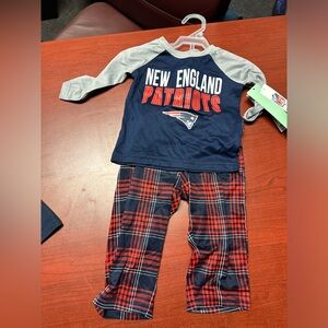 NWT- two piece New England patriots baby pajamas/outfit